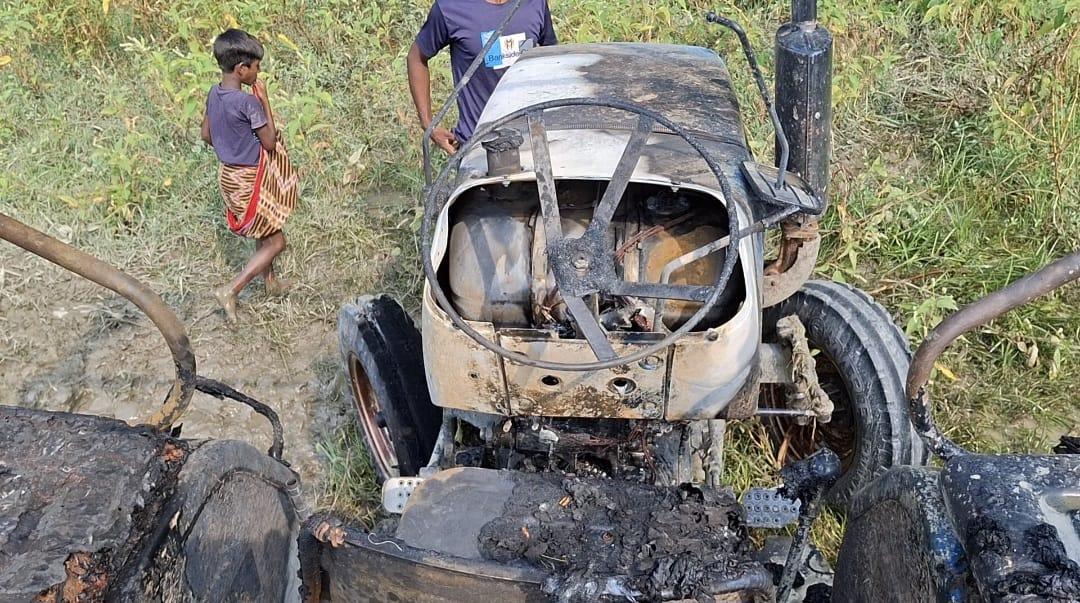 ফাঁকা গুলি ছুঁড়ে ট্রাক্টরে আগুন, মারধরের অভিযোগ বিএনপি-ছাত্রদল নেতাদের বিরুদ্ধে